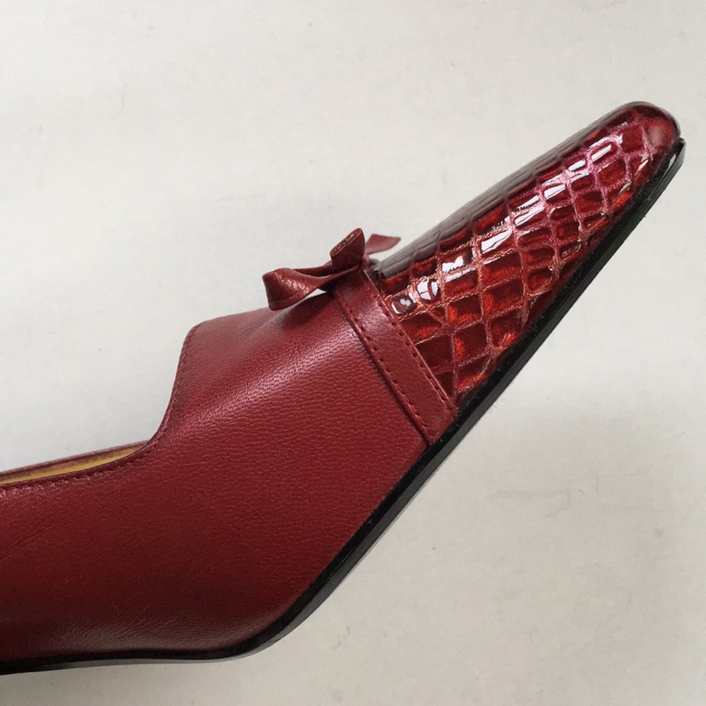 Bellini Red Heels with Bow Accent - Picture 6 of 8